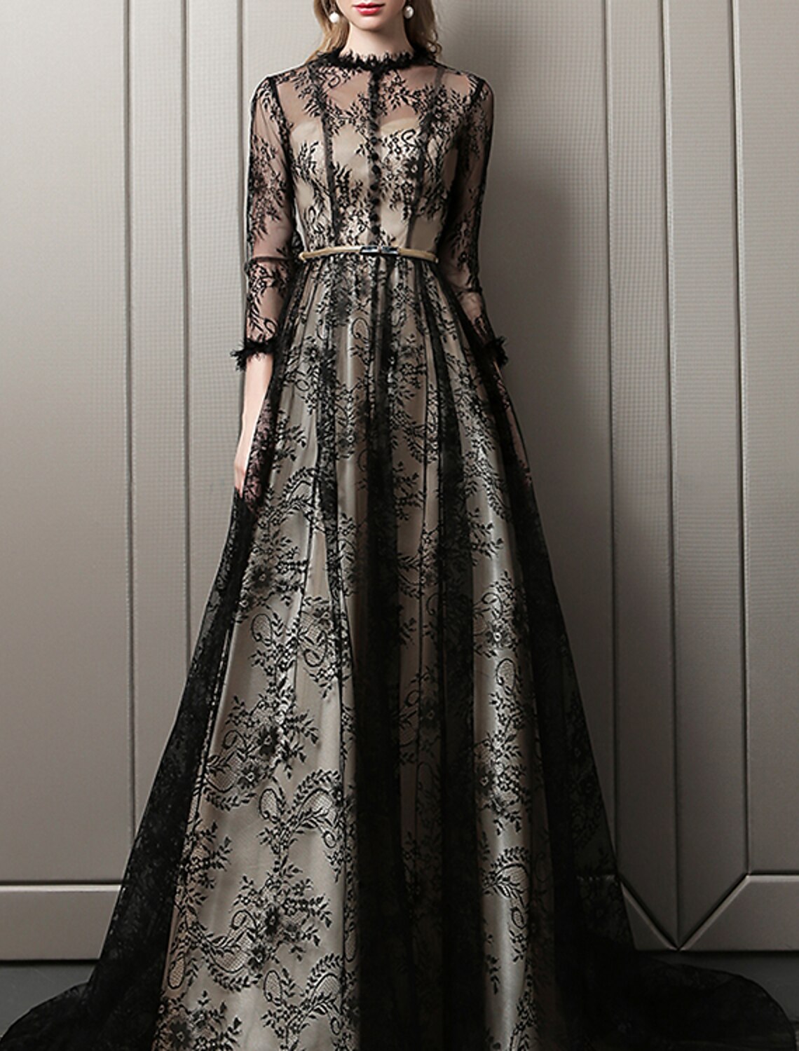 Abito da sera a trapezio con scollo a V, abito da cerimonia per invitati a nozze, strascico a ruota, maniche a 3/4, scollo gioiello, pizzo con motivo/stampa 2025